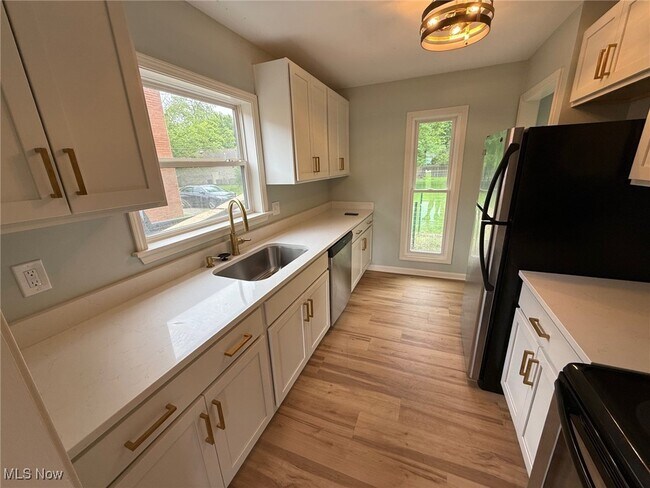 Foto del edificio - 26407 Center Ridge Rd