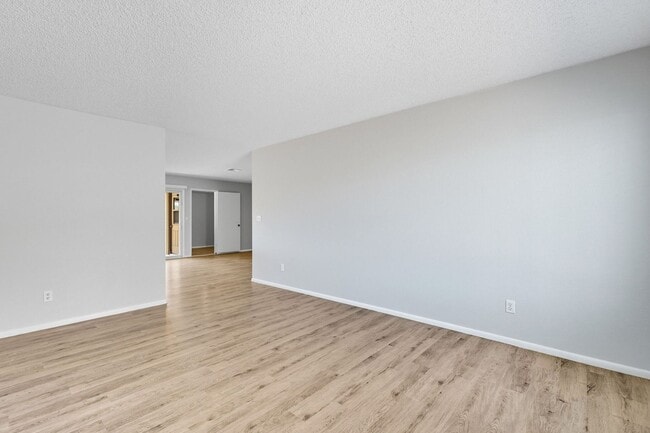 Foto del edificio - Three bedrooms plus big garage!