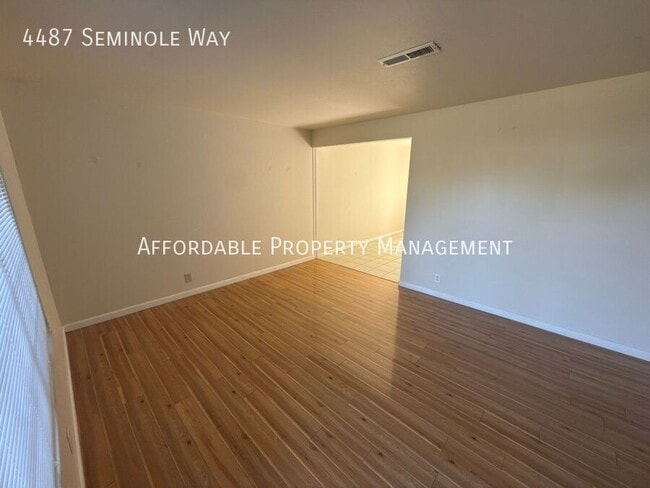 Foto del edificio - 4487 Seminole Way