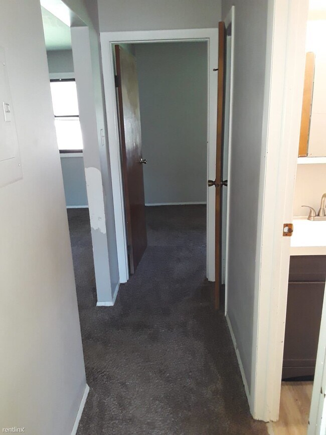 Foto del edificio - 2 br, 1 bath 4plex - 1950 Warren Street 2