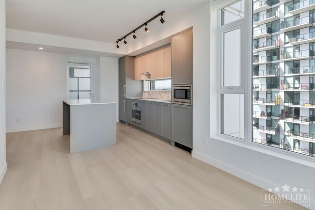 Building Photo - 2 - Bed + 2 - Bath Apartment for Rent in Surrey!