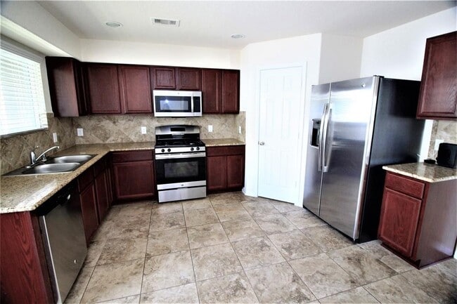 Foto del edificio - 16715 Lark Bunting Ln