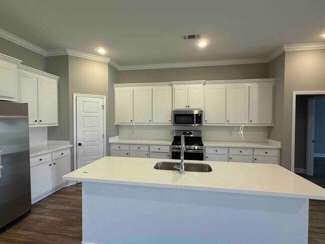 Building Photo - 573 Patrick Farms Dr