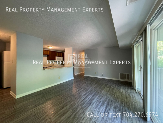 Building Photo - 9541 Shannon Green Dr