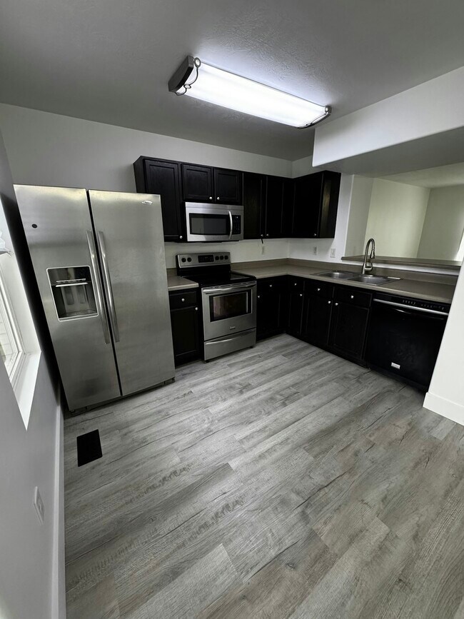 Building Photo - 3411 Dundee Dr