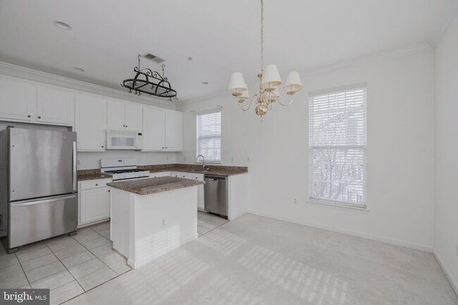 Building Photo - 5108 English Terrace