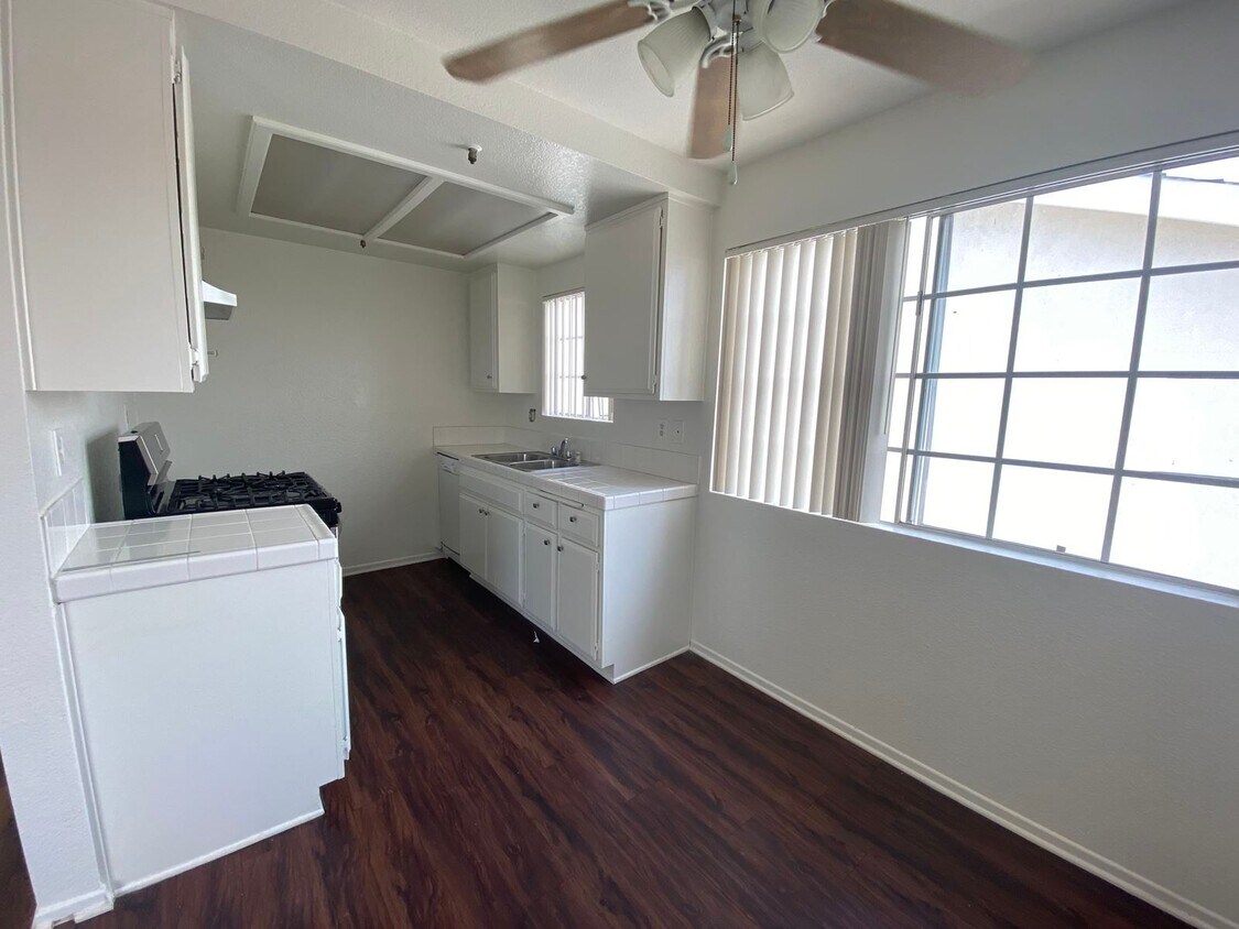 Oak Tree Apartments In Hawthorne Ca Westside Rentals