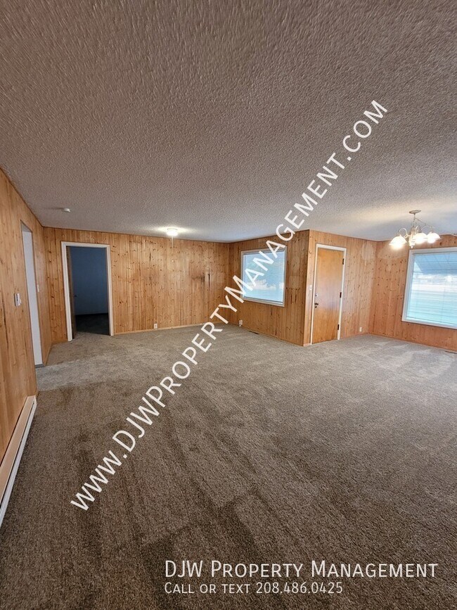 Foto del edificio - 16425 Farmway Rd