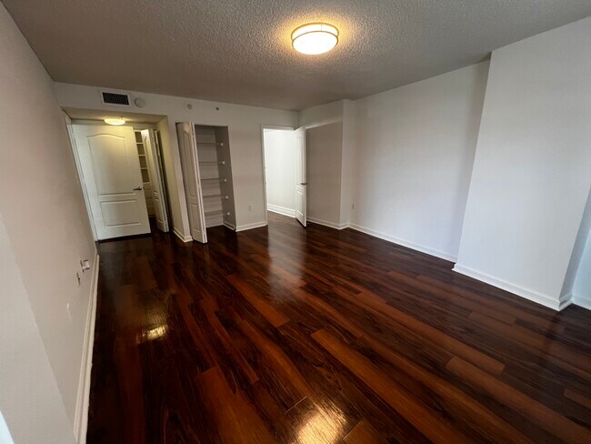 Foto del edificio - 349 NE 33rd St