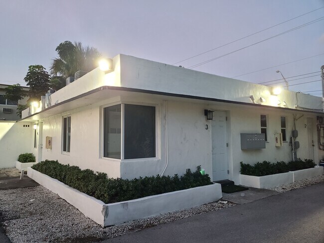 Building Photo - 12840 NE 6th Ave