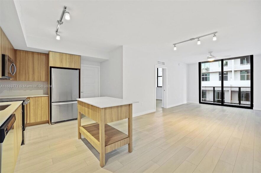Foto principal - 555 NE 8th St