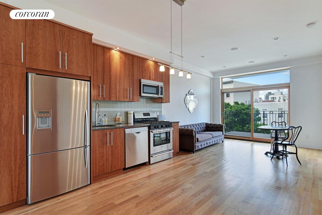 Primary Photo - 151 Green St