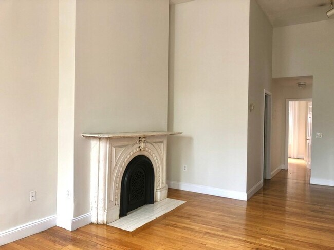 Building Photo - 676 Tremont St