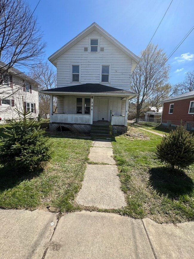 Building Photo - 396 Grace St