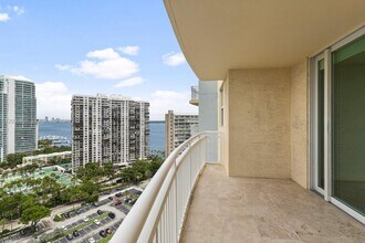 Building Photo - 2475 Brickell Ave