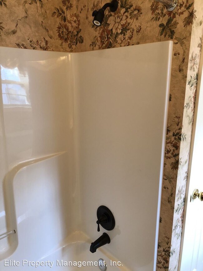 Foto del edificio - 2 br, 2.5 bath House - 2112 Maple Crest Blvd
