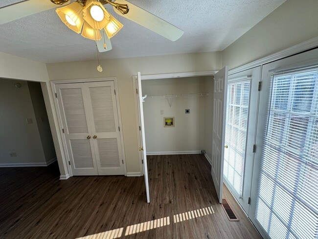 Building Photo - Ranch style 3 Bedroom and 2 Full Baths Home