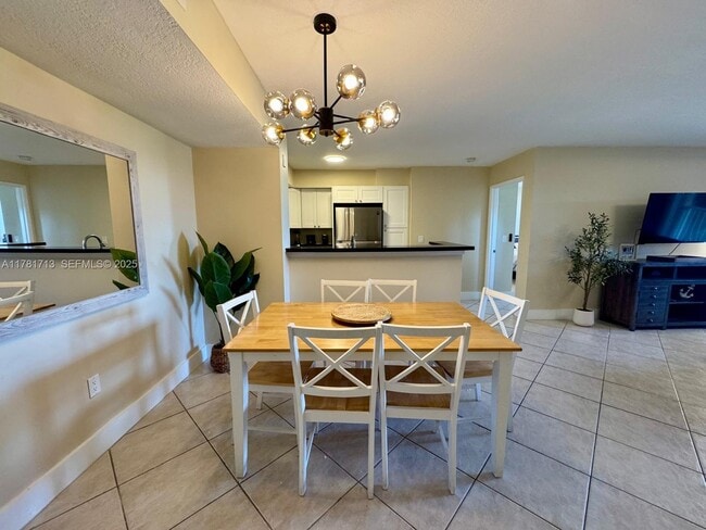 Building Photo - 19501 E Country Club Dr