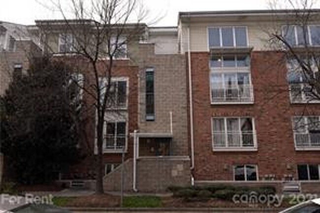Foto del edificio - 620 Raphael Place