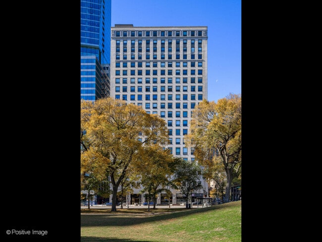 Building Photo - 910 S Michigan Ave