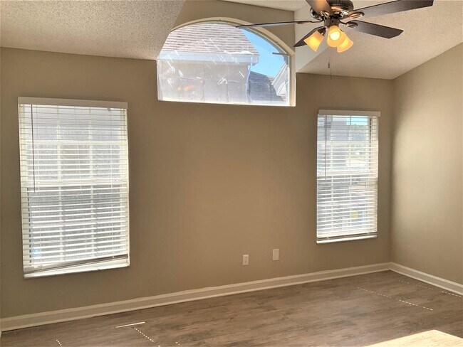 Foto del edificio - 2081 Shannon Lakes Blvd