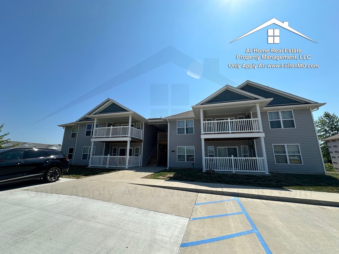 Primary Photo - 2620 N Bluff St