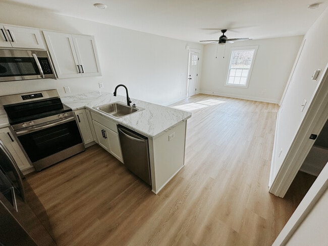 Foto del edificio - 341 Woods Rd