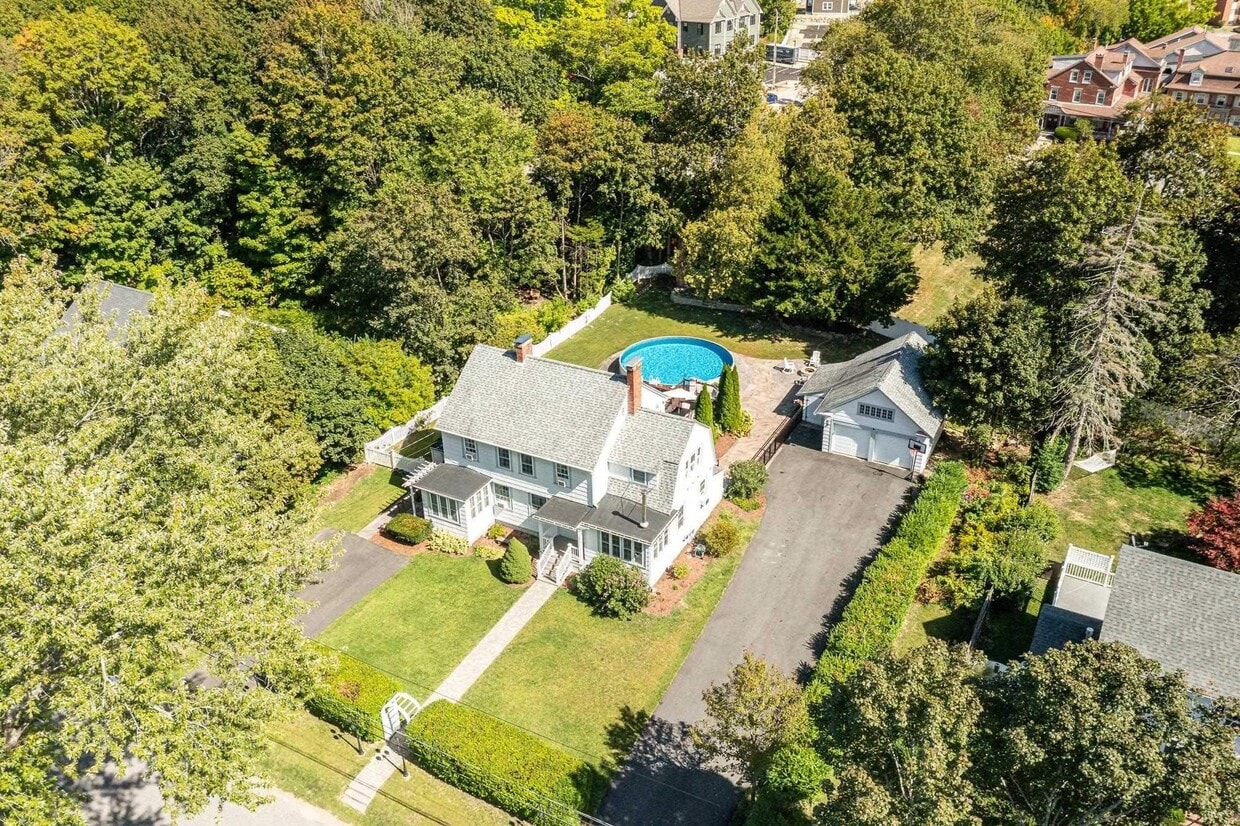 Primary Photo - 107 Mt Vernon St