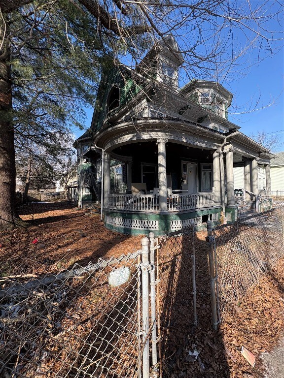 Building Photo - 171 Chapin St