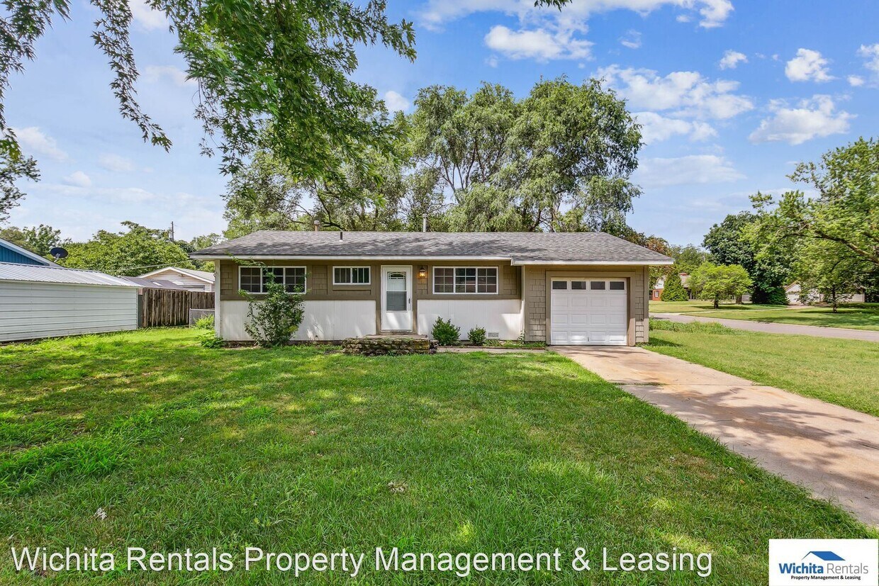 Primary Photo - 3 br, 1 bath House - 1015 N. Elm