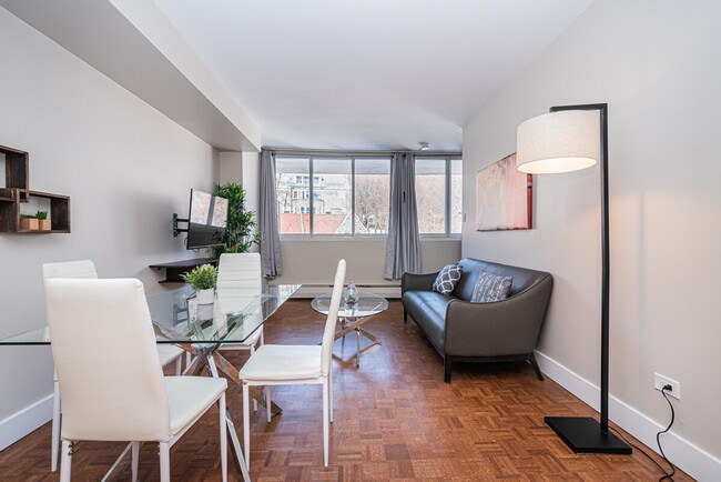 Building Photo - 3712 Rue Peel-SI ID1283434P