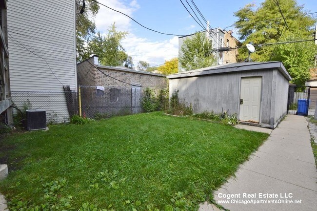 Building Photo - 1357 N Maplewood Ave