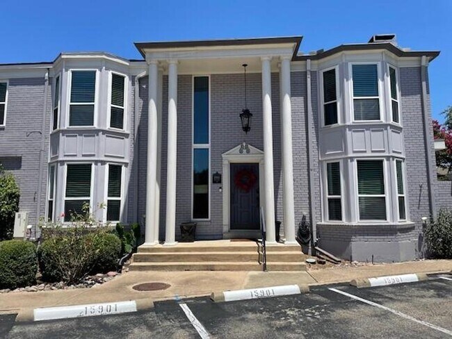 Foto del edificio - 15901 Archwood Ln