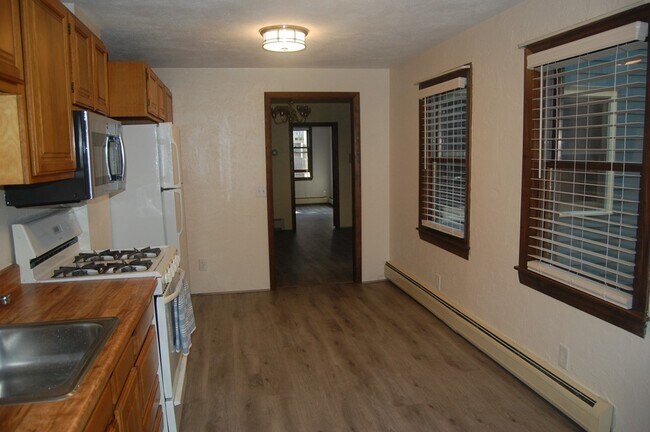 Building Photo - 21 Mystic St