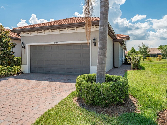 Building Photo - 5163 Longhorn Dr