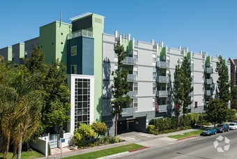 Primary Photo - 690 S Catalina St