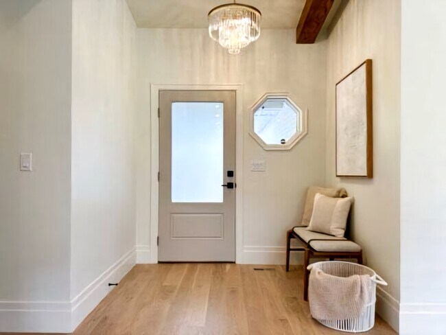 Foto del edificio - 3425 Fuller Dr