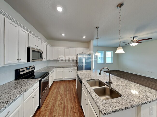 Building Photo - 418 Pine Terrace Drive