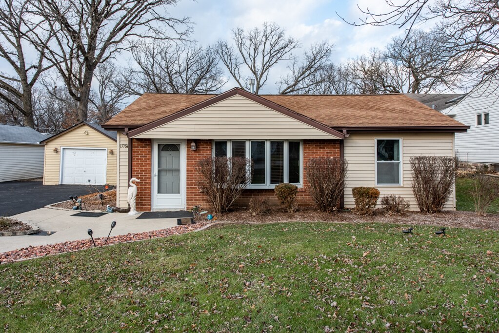 17768 Iroquois Dr, Grayslake, IL 60030 House Rental in Grayslake, IL