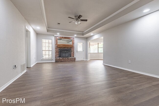 Building Photo - 4 br, 2 bath House - 512 Meadowbrook St.