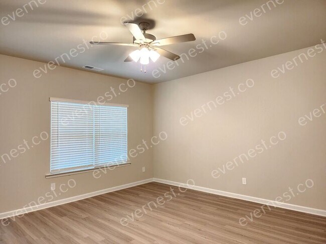 Foto del edificio - 7268 Laurel Way