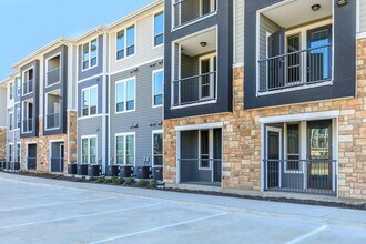 Building Photo - 7011 McKinney Falls Pkwy