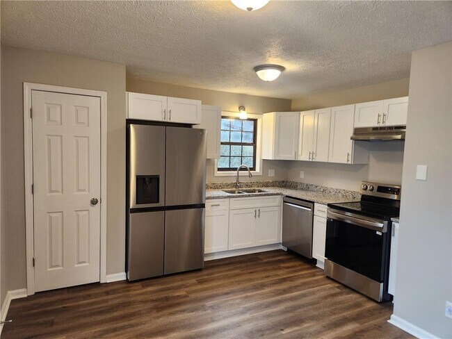 Building Photo - 1285 S Lea Ct SE