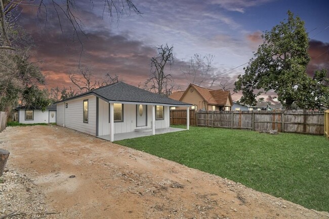 Building Photo - 2213 Melbourne St