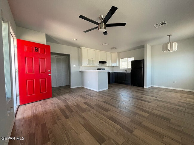 Foto del edificio - 9467 Landry McKee Ln