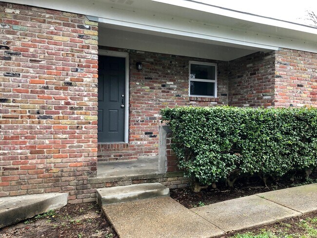 Building Photo - 103 Cedarwood Ct
