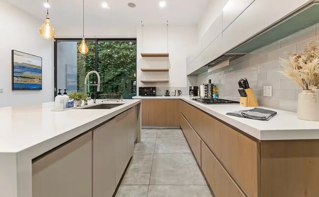 Foto del edificio - 742 N Cherokee Ave