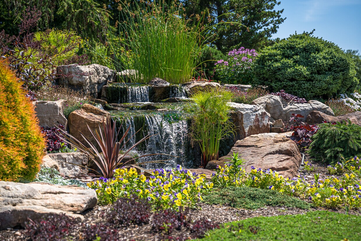 Woodland Park By The Lake Apartments in Chicago, IL