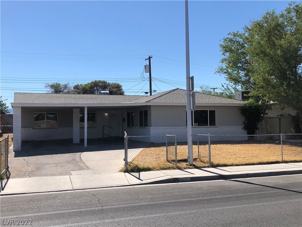 Foto principal - 1501 N Tonopah Dr