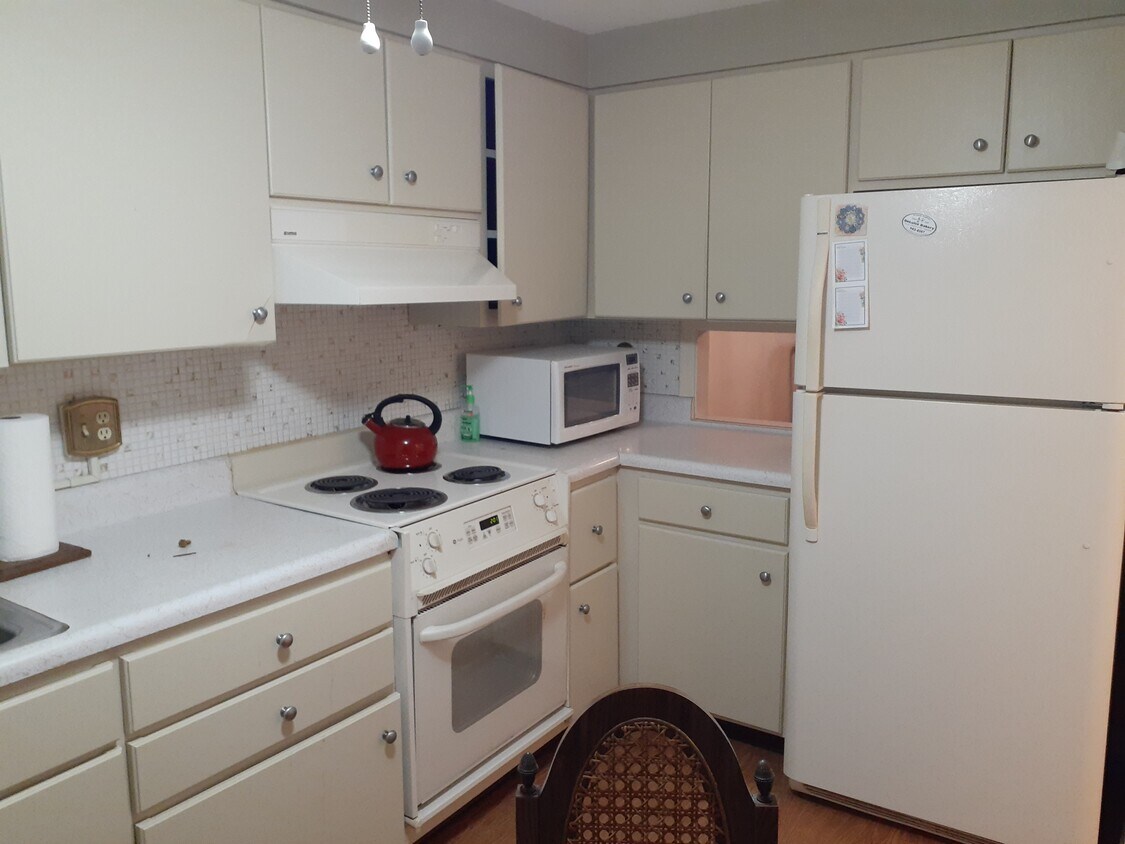 201 Hoffman Ave Unit 25, Cranston, RI 02920 Condo for Rent in